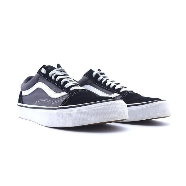 Classic Street Low-Top Sneakers – Black & Grey